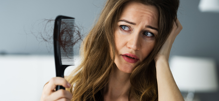 woman-suffering-hairloss-hairfall-problem