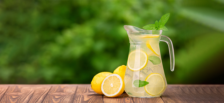 lemonade-glass-jug-on-wooden